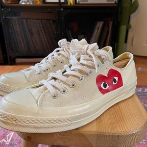 COMME DES GARÇONS PLAY Off-White Converse Edition Half Heart Chuck 70